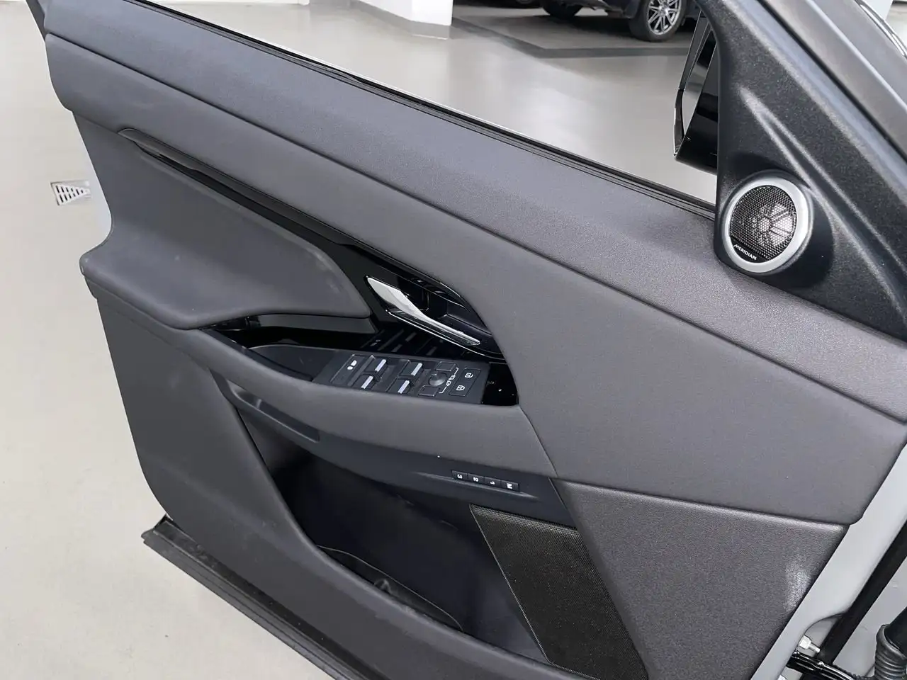 Land Rover Range Rover Evoque - Image 21