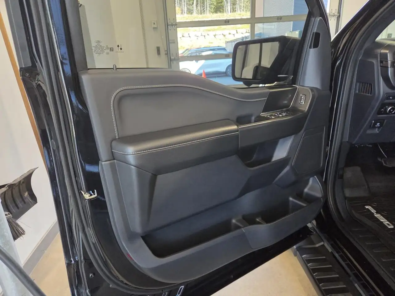Ford F-150 - Image 13