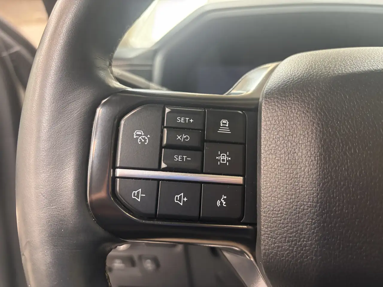 Ford Expedition - Image 11
