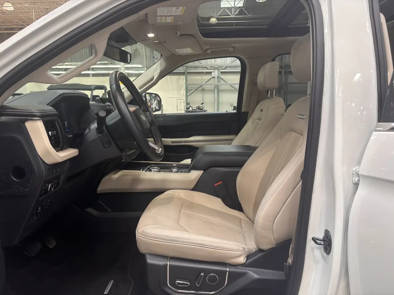 Ford Expedition - Image 8