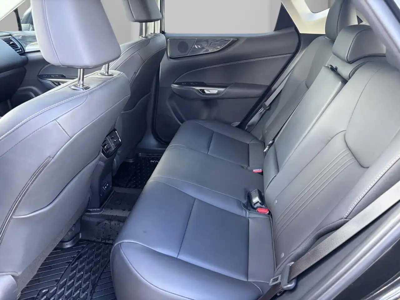 Lexus NX 350 - Image 9