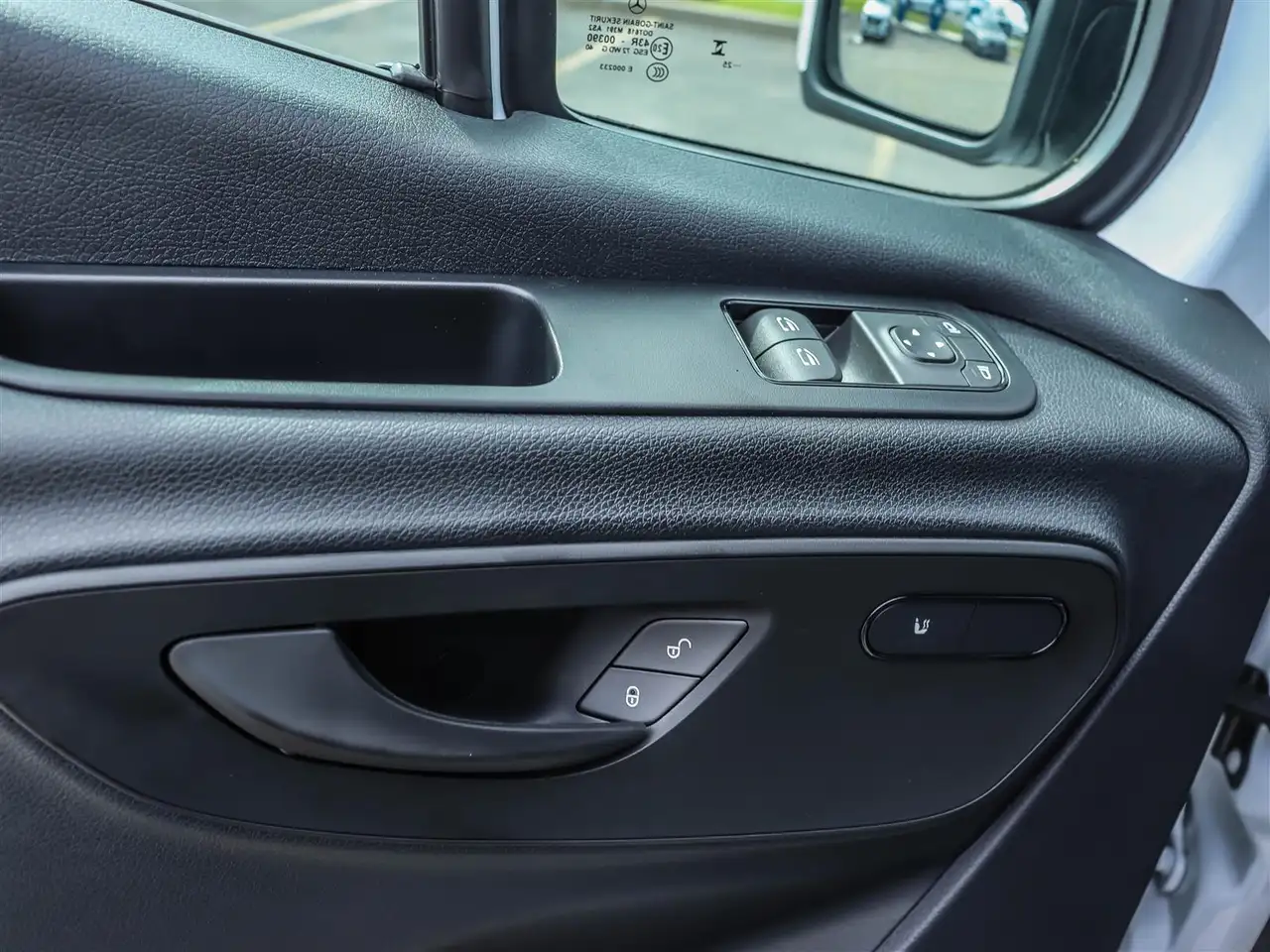 Mercedes-Benz Sprinter - Image 11