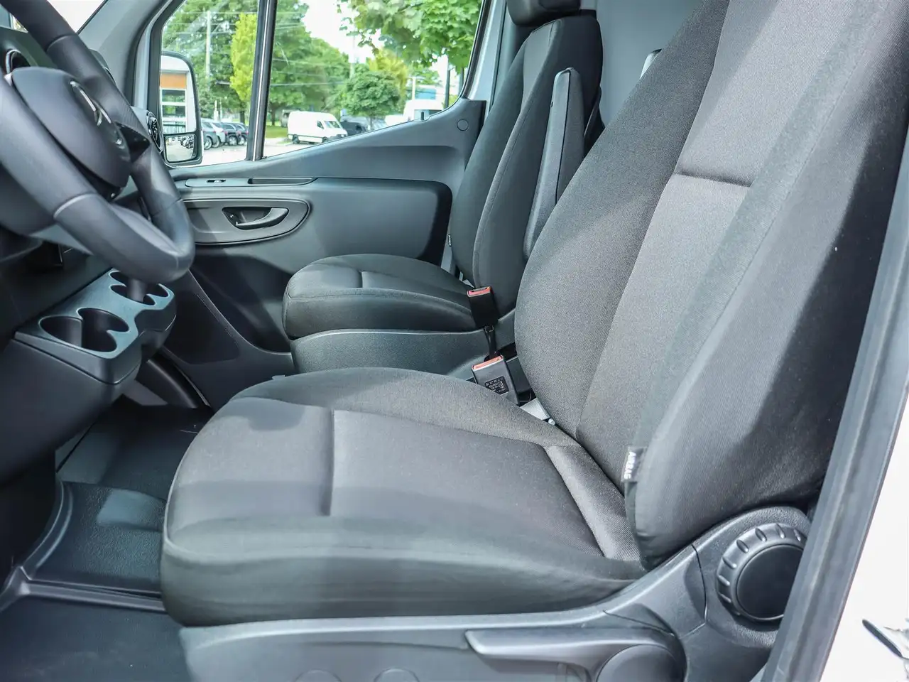Mercedes-Benz Sprinter - Image 9