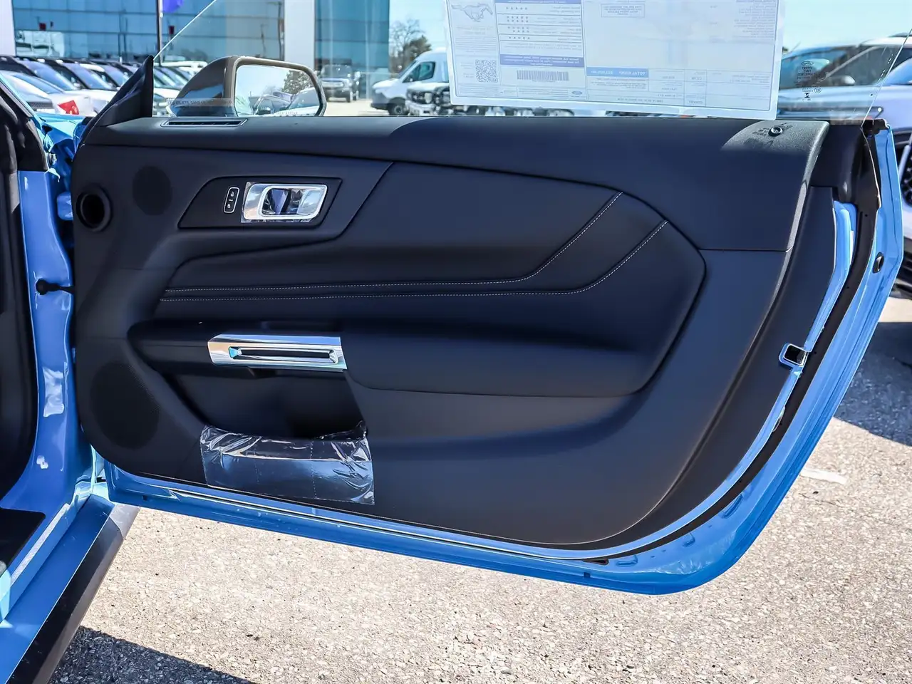 Ford Mustang - Image 13