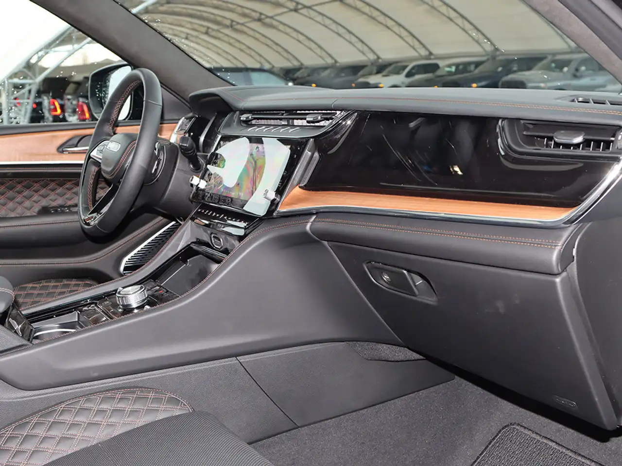 Jeep Grand Cherokee - Image 22
