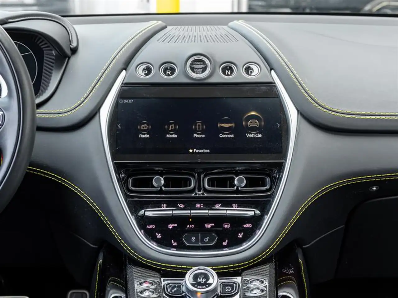 Aston Martin DBX - Image 35