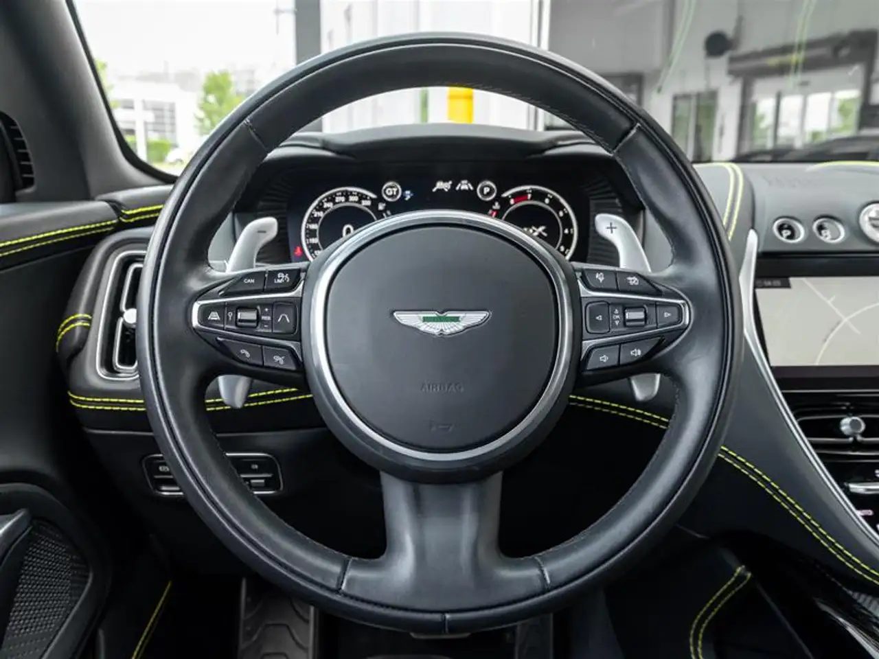 Aston Martin DBX - Image 12