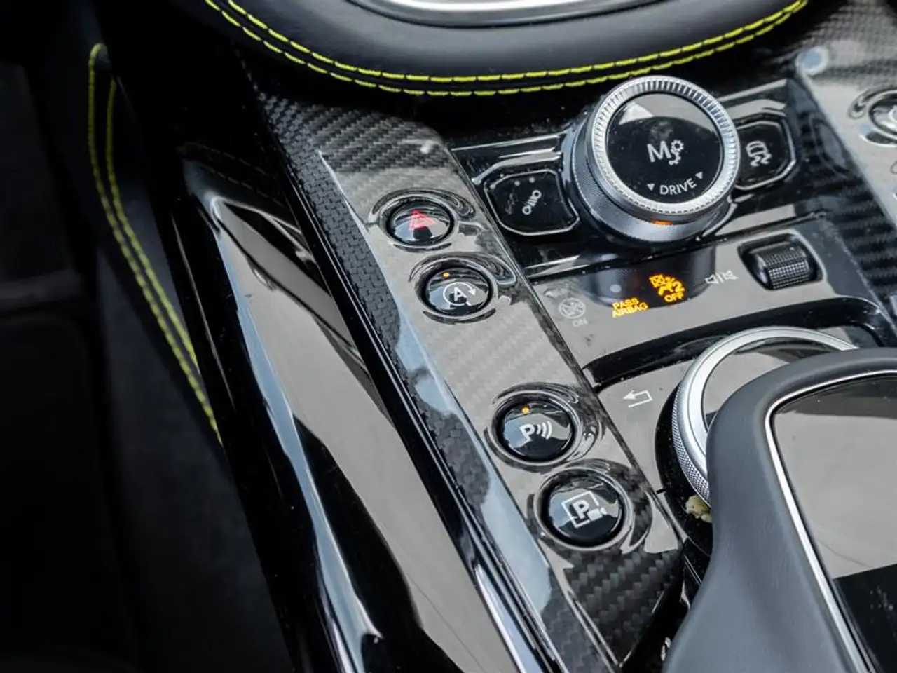 Aston Martin DBX - Image 22