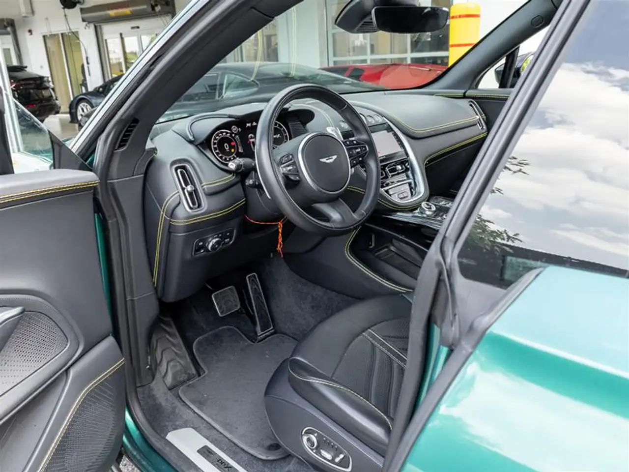 Aston Martin DBX - Image 10