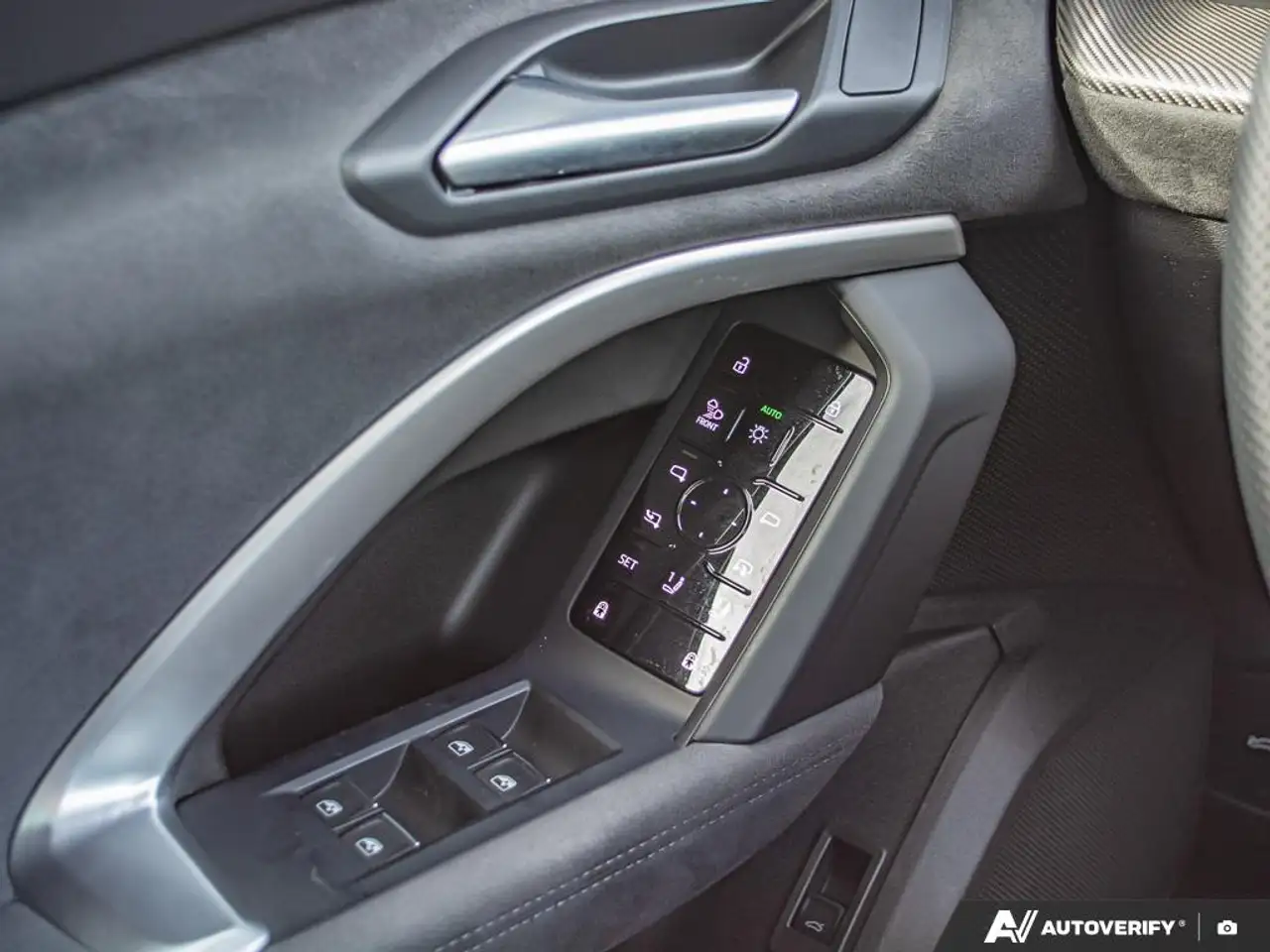 Audi SQ5 - Image 17
