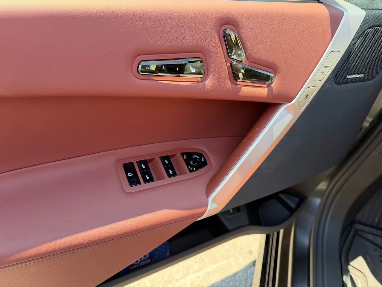 BMW iX - Image 8