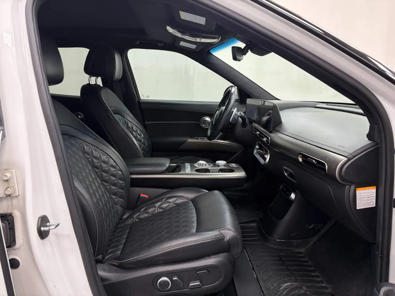 Genesis GV60 - Image 30