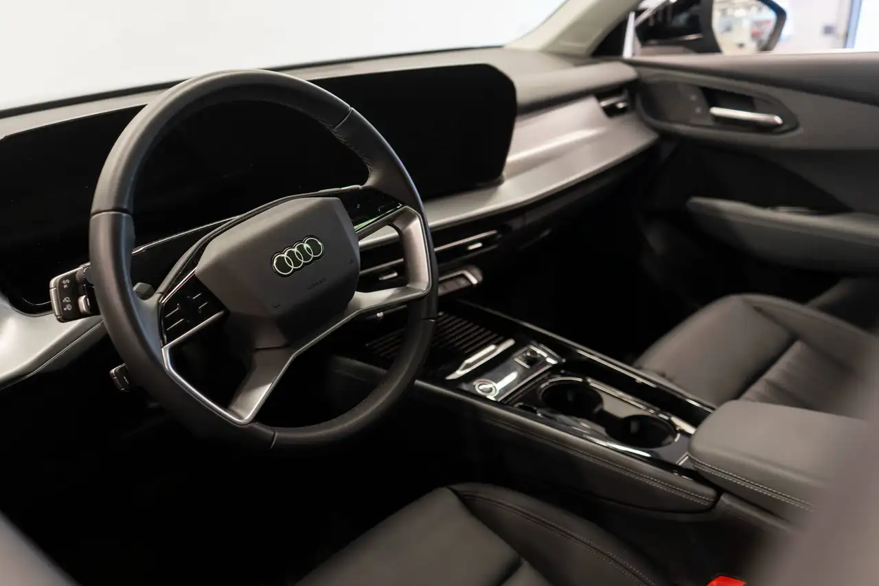 Audi Q3 - Image 10