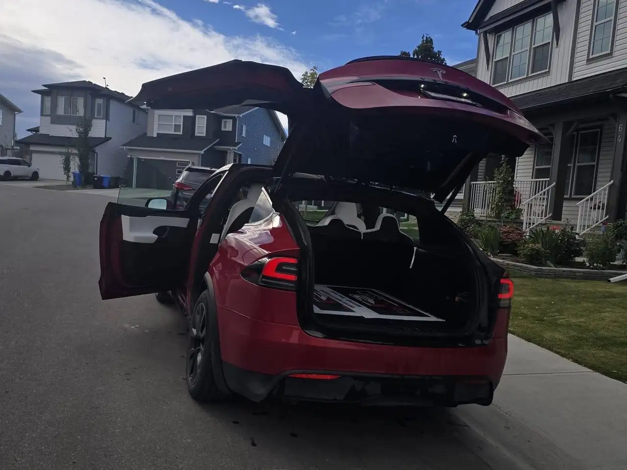 Tesla Model X - Image 3