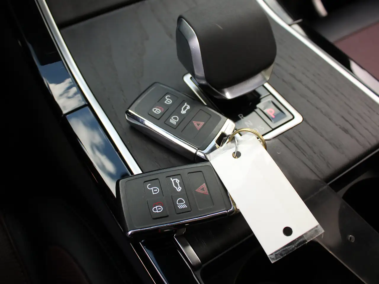 Land Rover Range Rover Velar - Image 34
