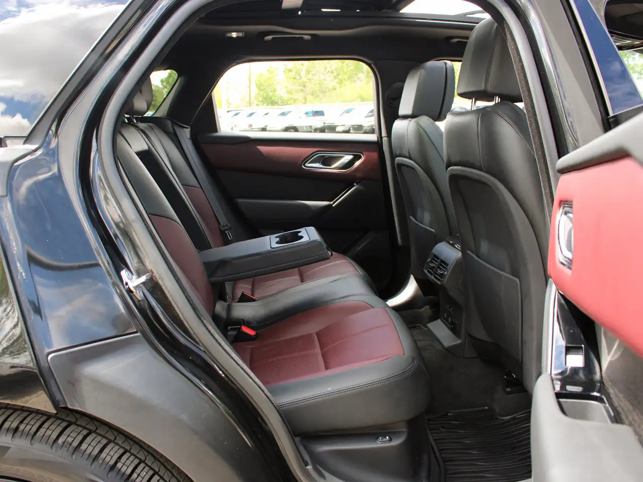 Land Rover Range Rover Velar - Image 19