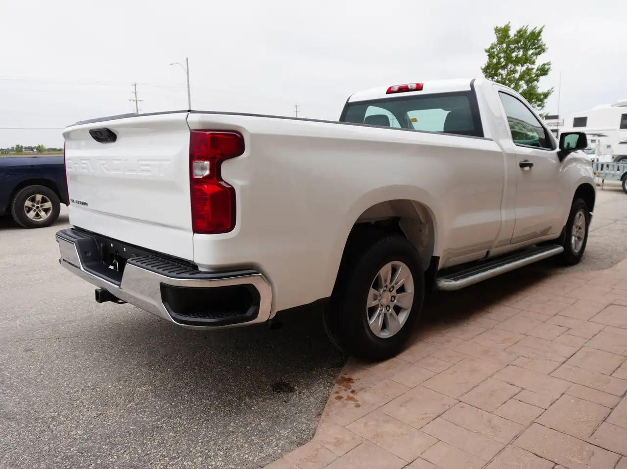 Chevrolet Silverado 1500 - Image 10