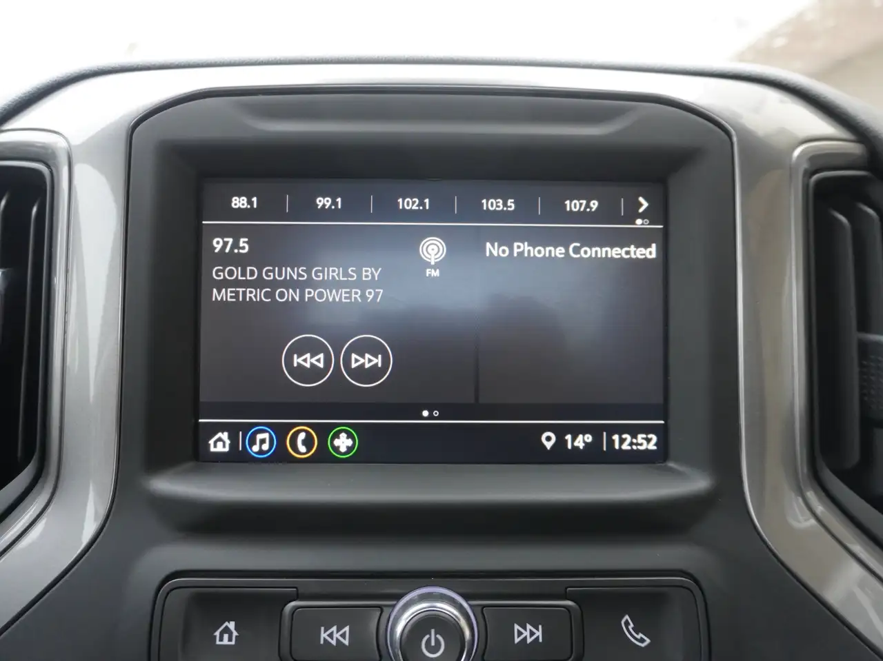 Chevrolet Silverado 1500 - Image 23