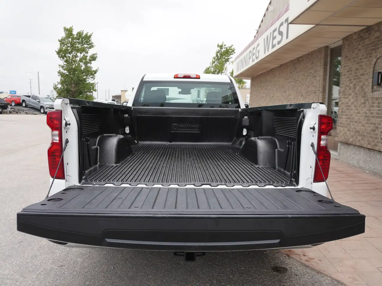 Chevrolet Silverado 1500 - Image 8