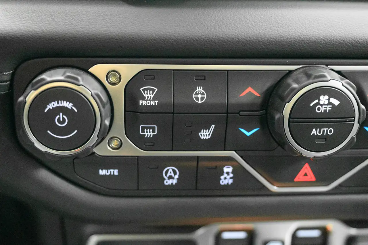 Jeep Wrangler - Image 17