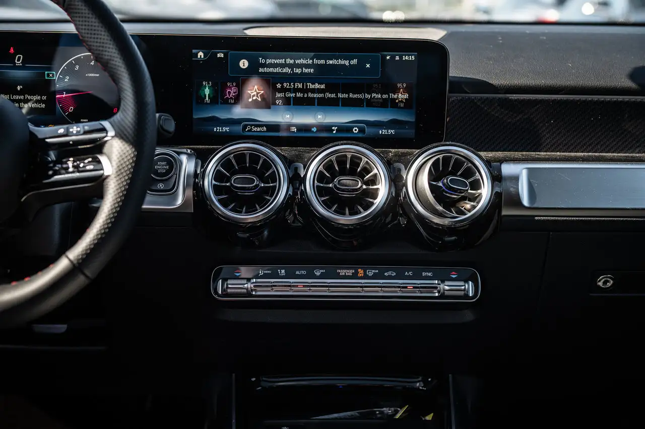 Mercedes-Benz GLB - Image 12