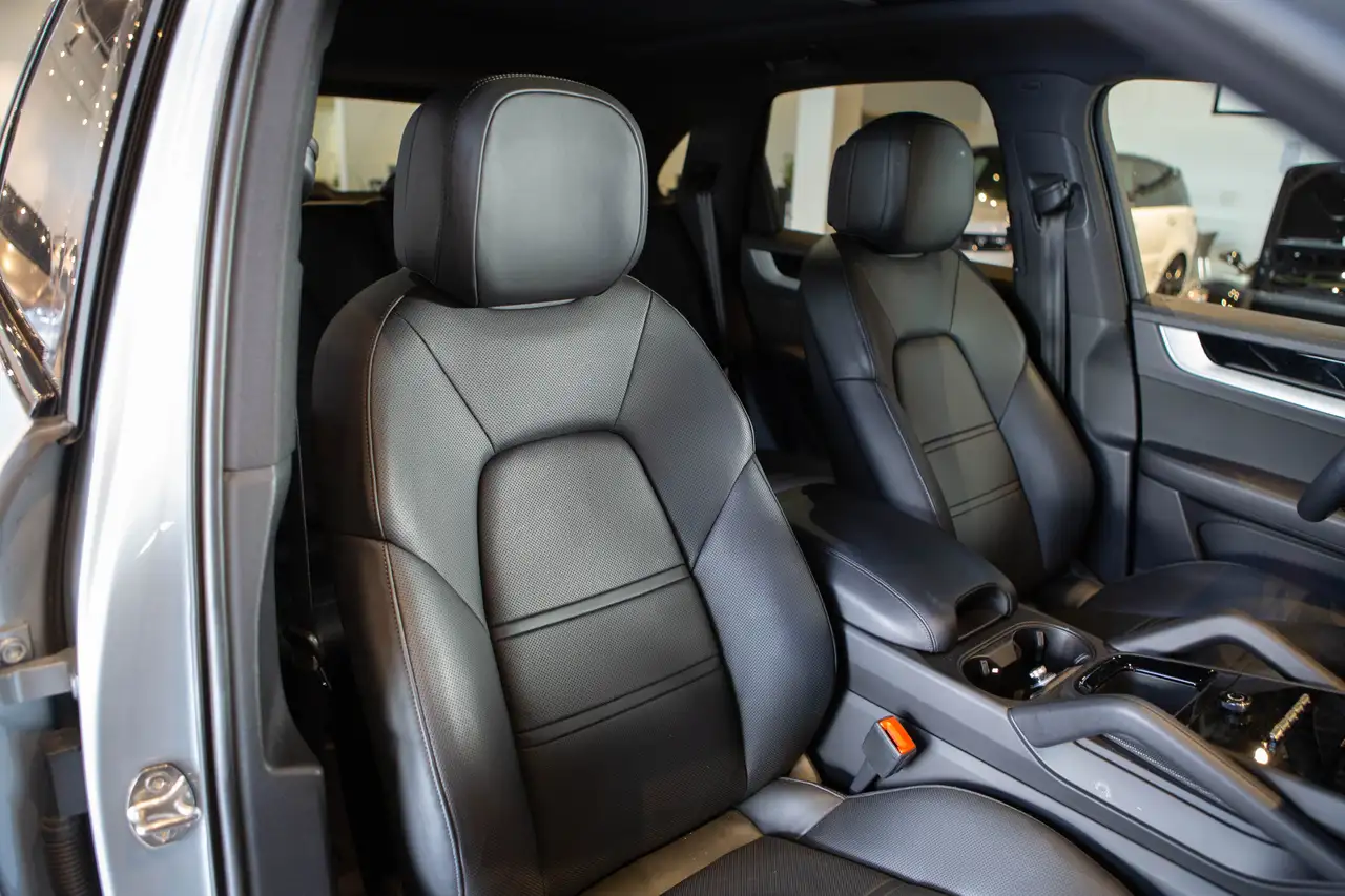 Porsche Cayenne - Image 13