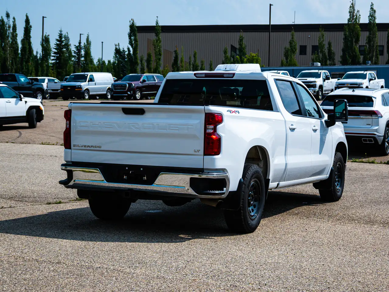 Chevrolet Silverado 1500 - Image 13