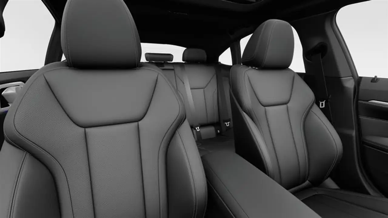 BMW i4 - Image 11
