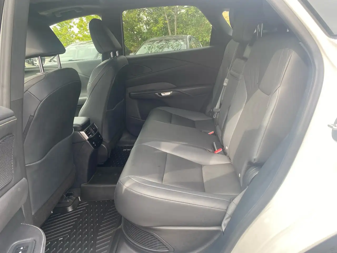 Lexus RX - Image 11
