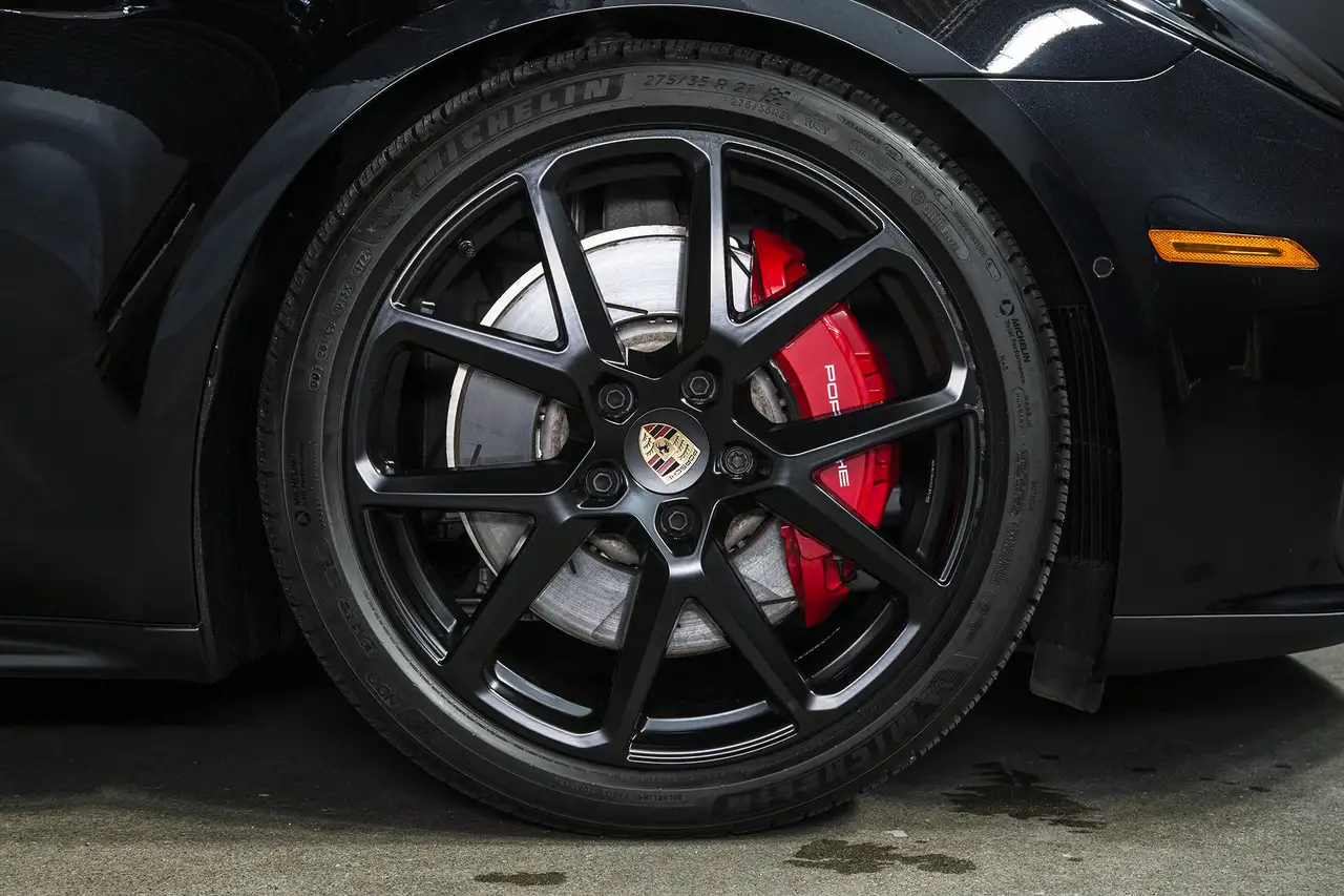 Porsche Panamera - Image 11