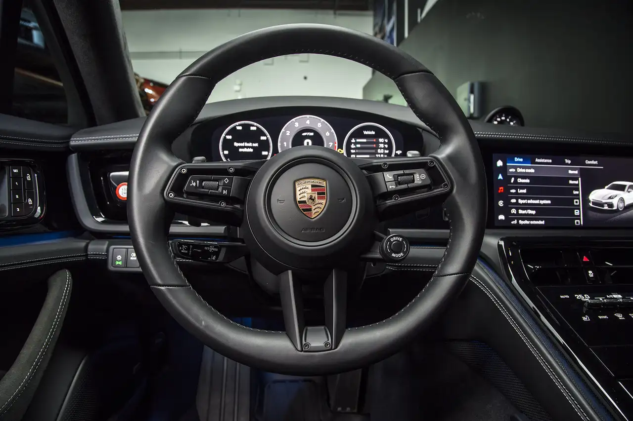 Porsche Panamera - Image 19