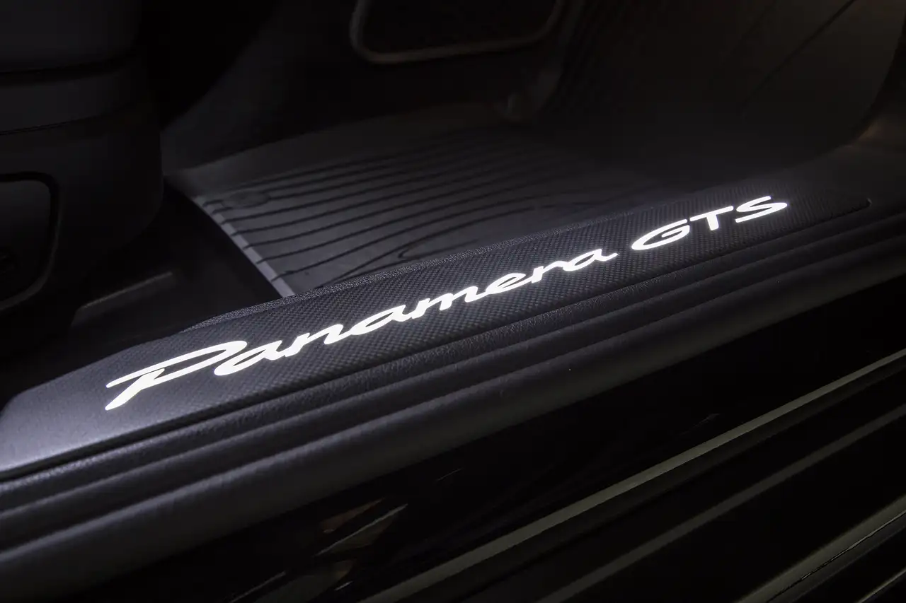 Porsche Panamera - Image 24