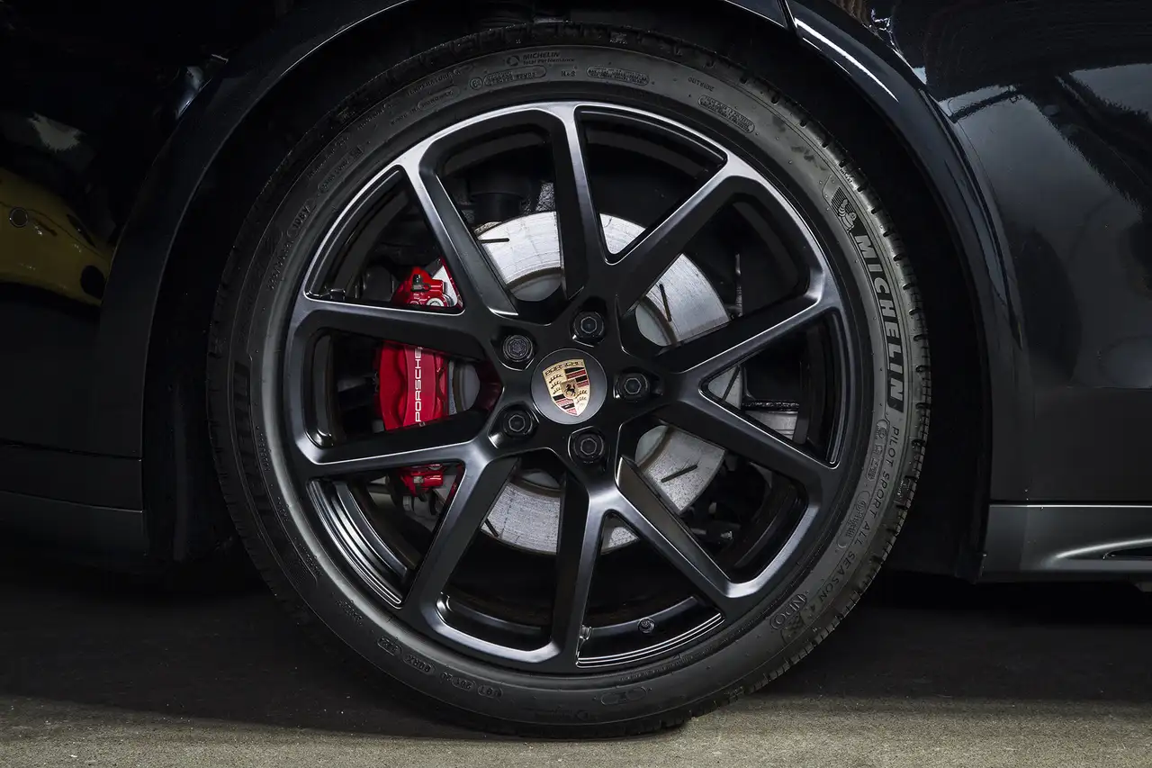 Porsche Panamera - Image 12