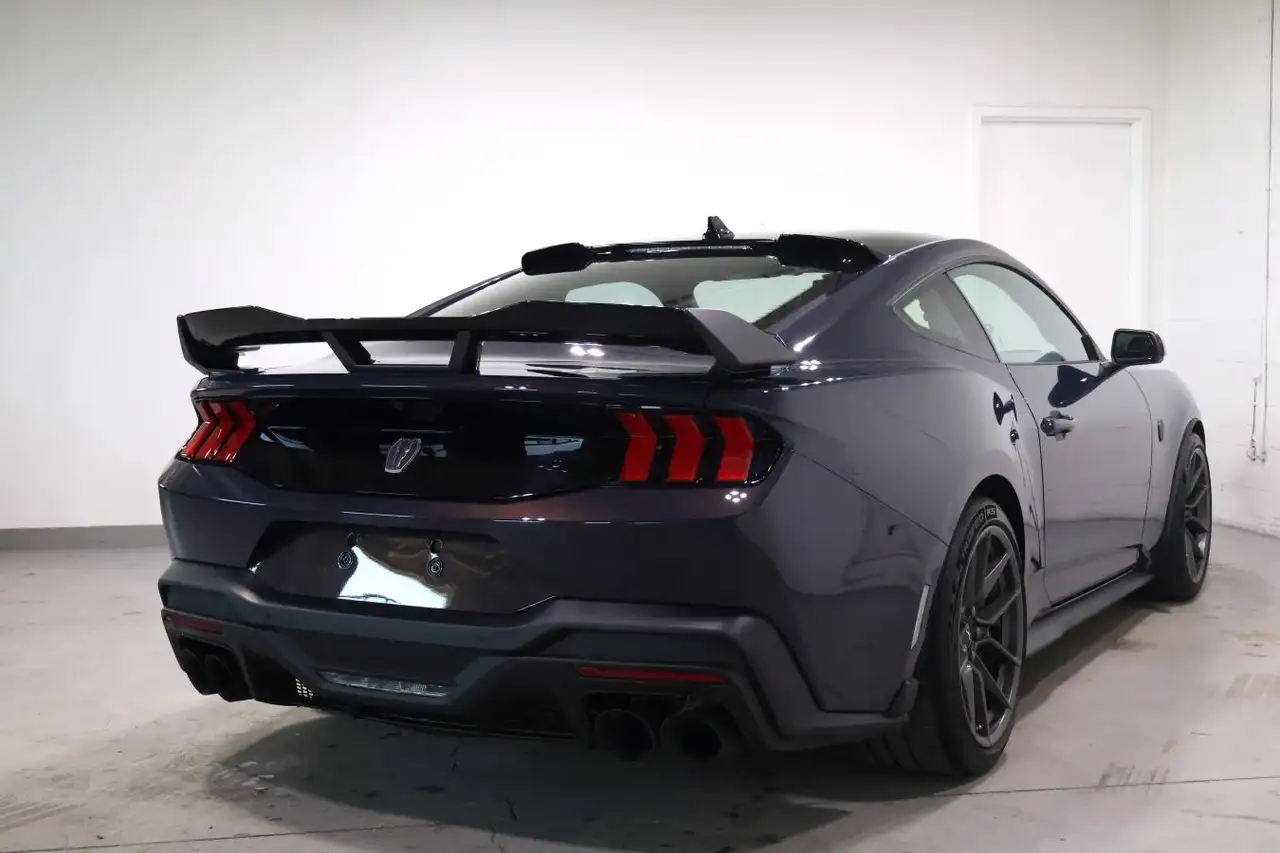 Ford Mustang - Image 6