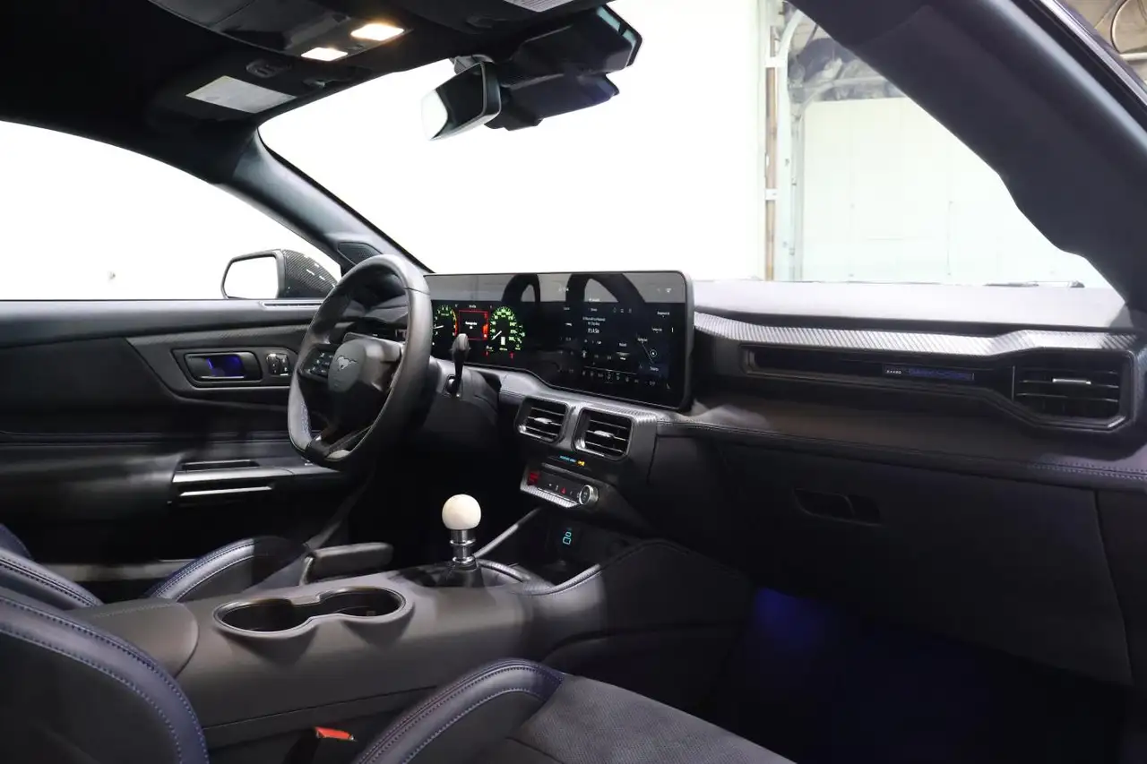 Ford Mustang - Image 28