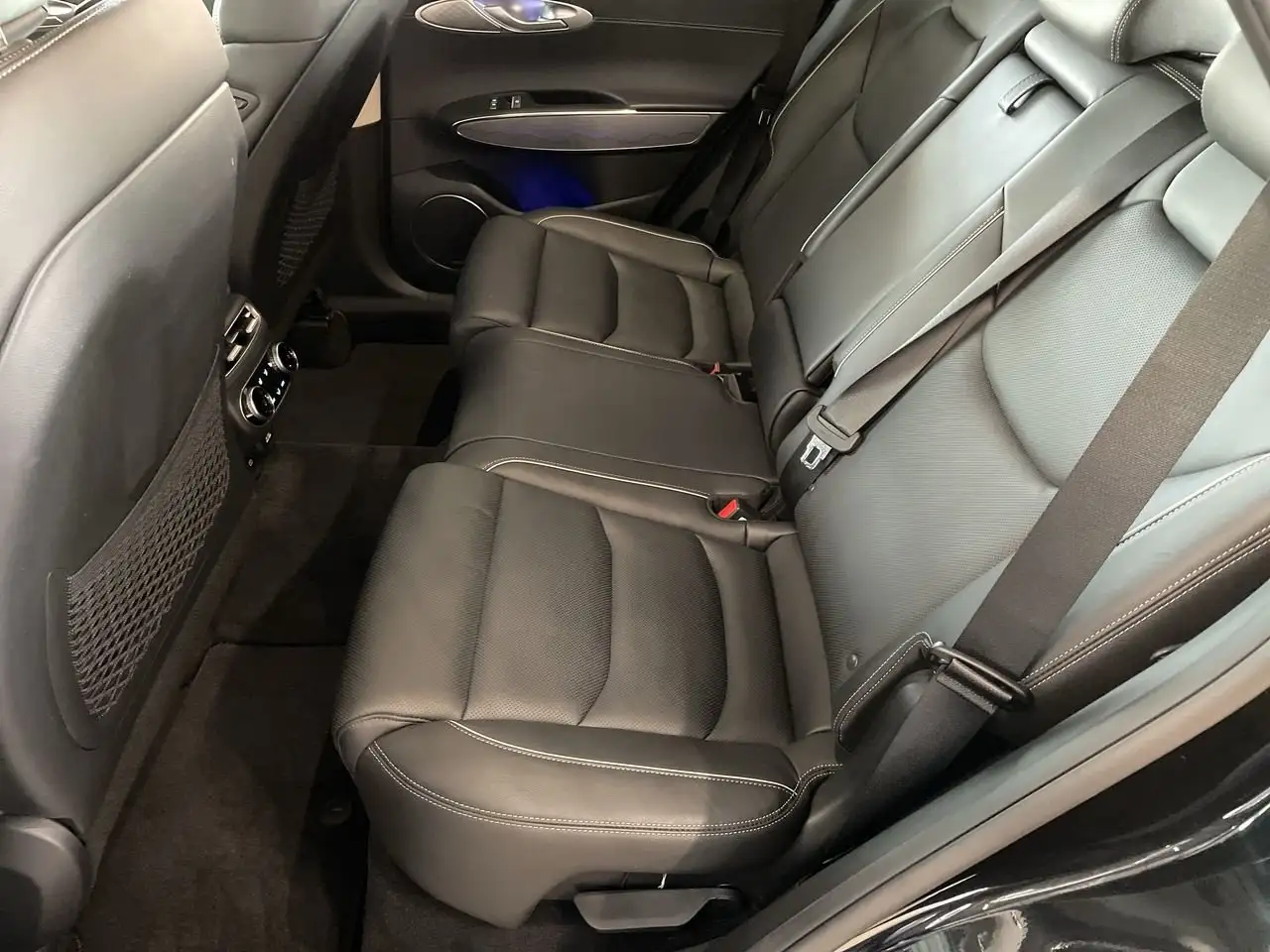 Genesis GV70 - Image 31