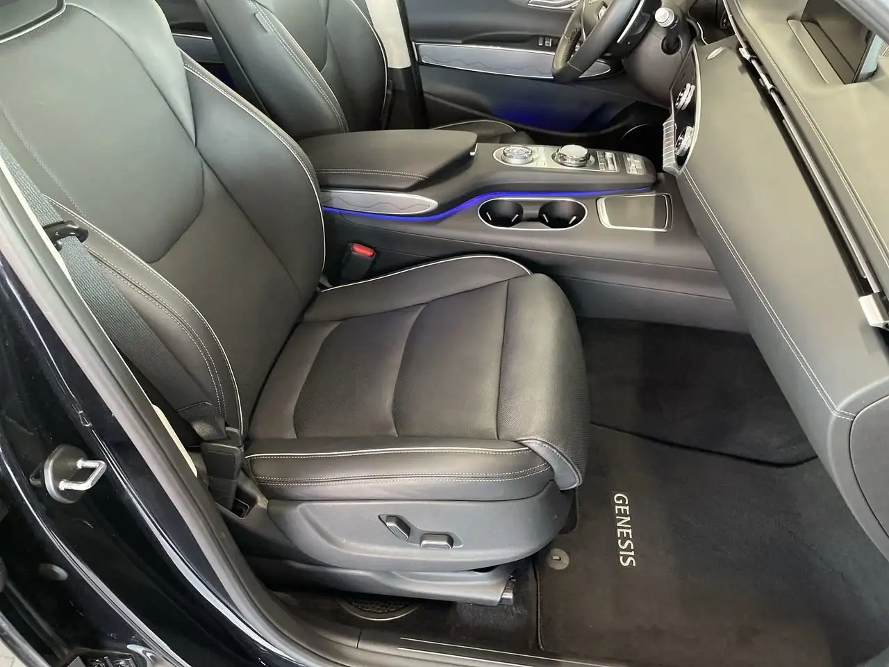 Genesis GV70 - Image 33