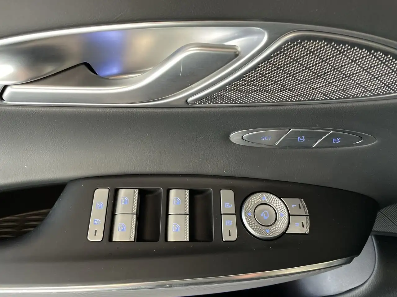 Genesis GV70 - Image 21