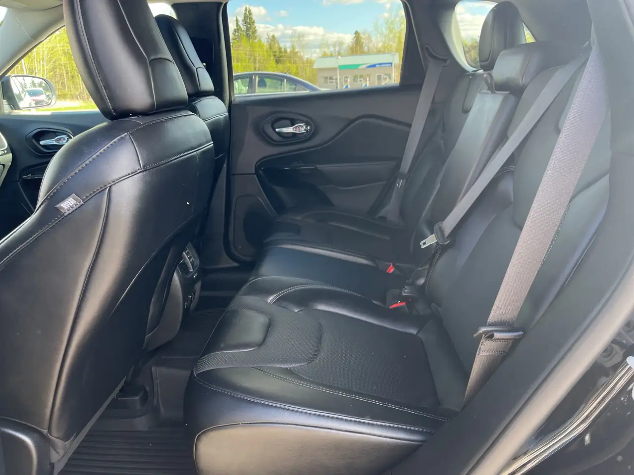 Jeep Cherokee - Image 19