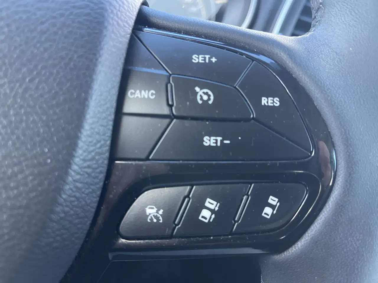 Jeep Cherokee - Image 16