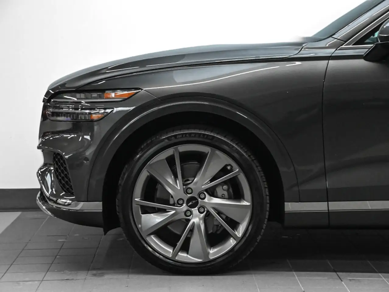 Genesis GV70 - Image 3