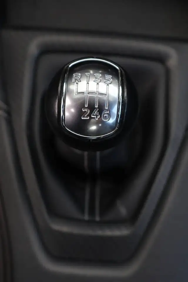 Ford Mustang - Image 25