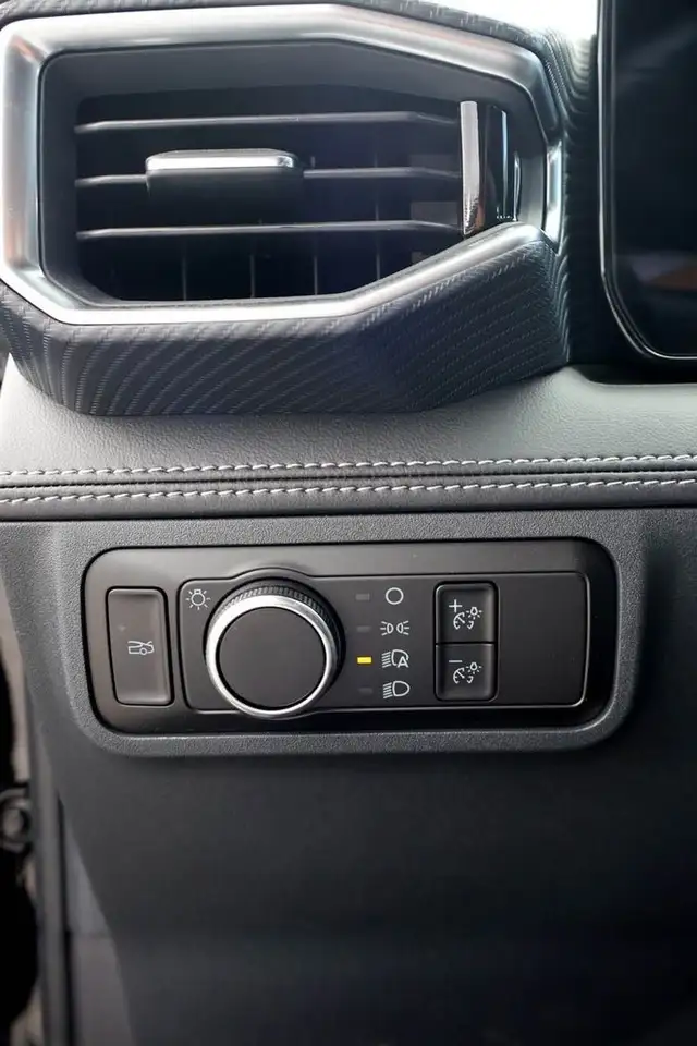 Ford Mustang - Image 26