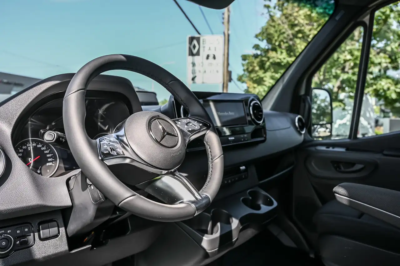 Mercedes-Benz Sprinter 2500 - Image 8