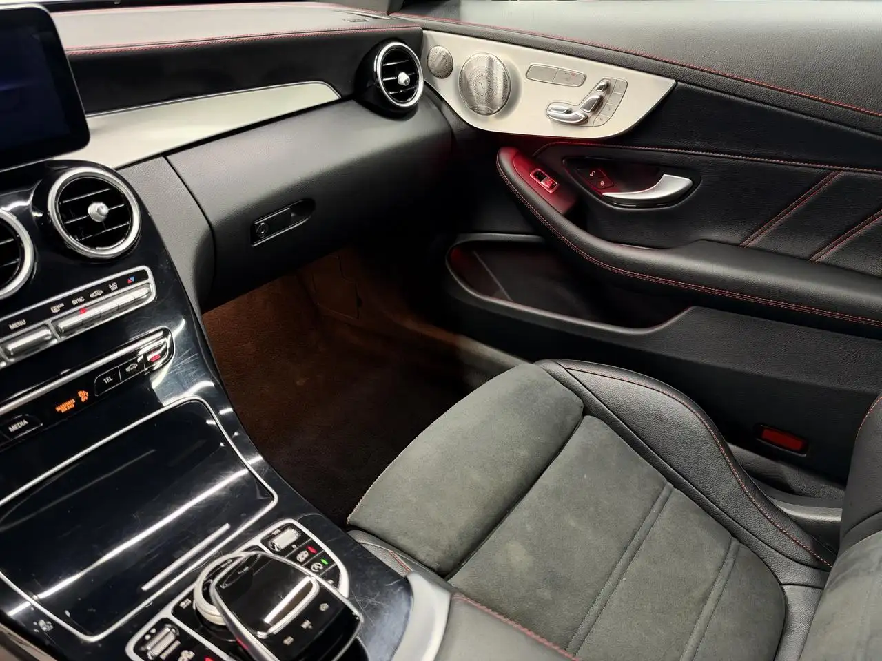 Mercedes-Benz C-Class - Image 27