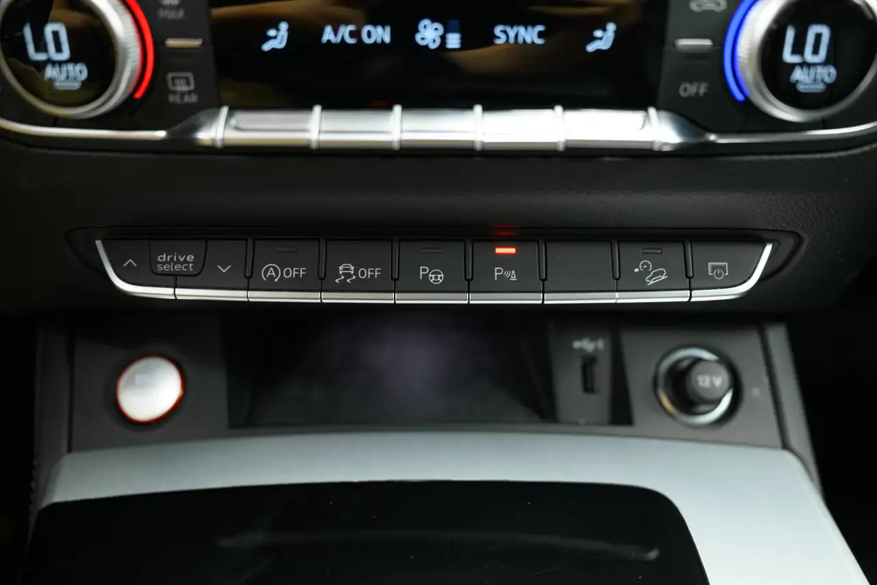 Audi SQ5 - Image 19