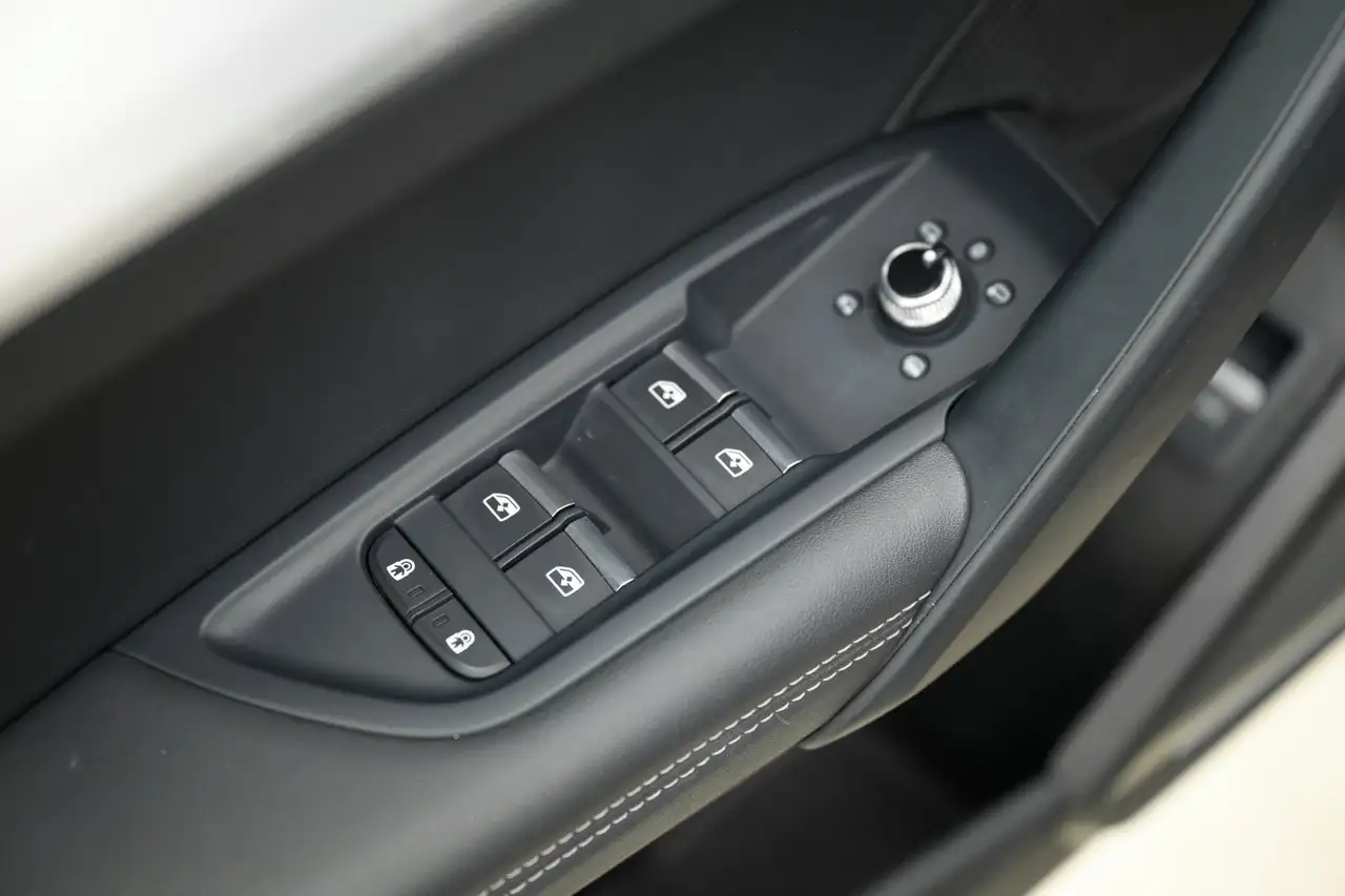 Audi SQ5 - Image 11