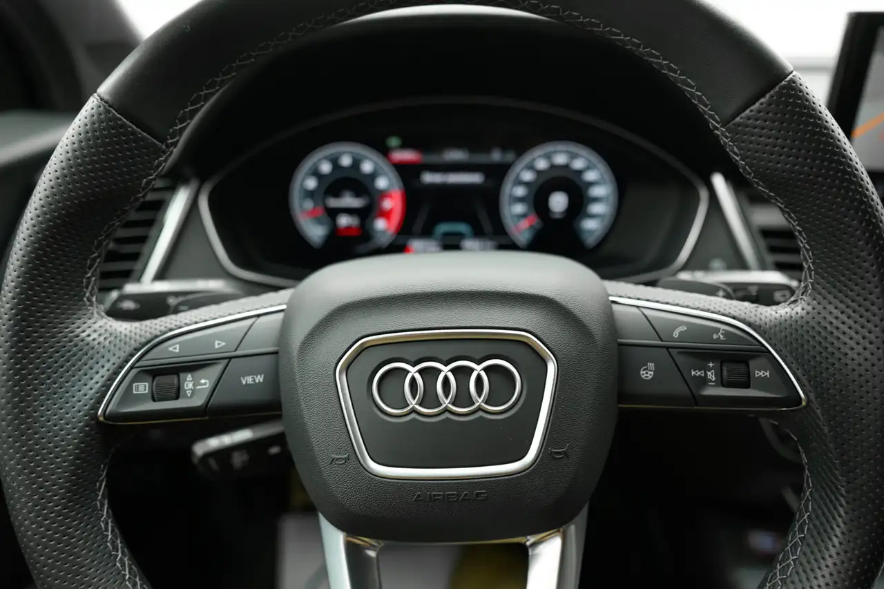 Audi SQ5 - Image 21