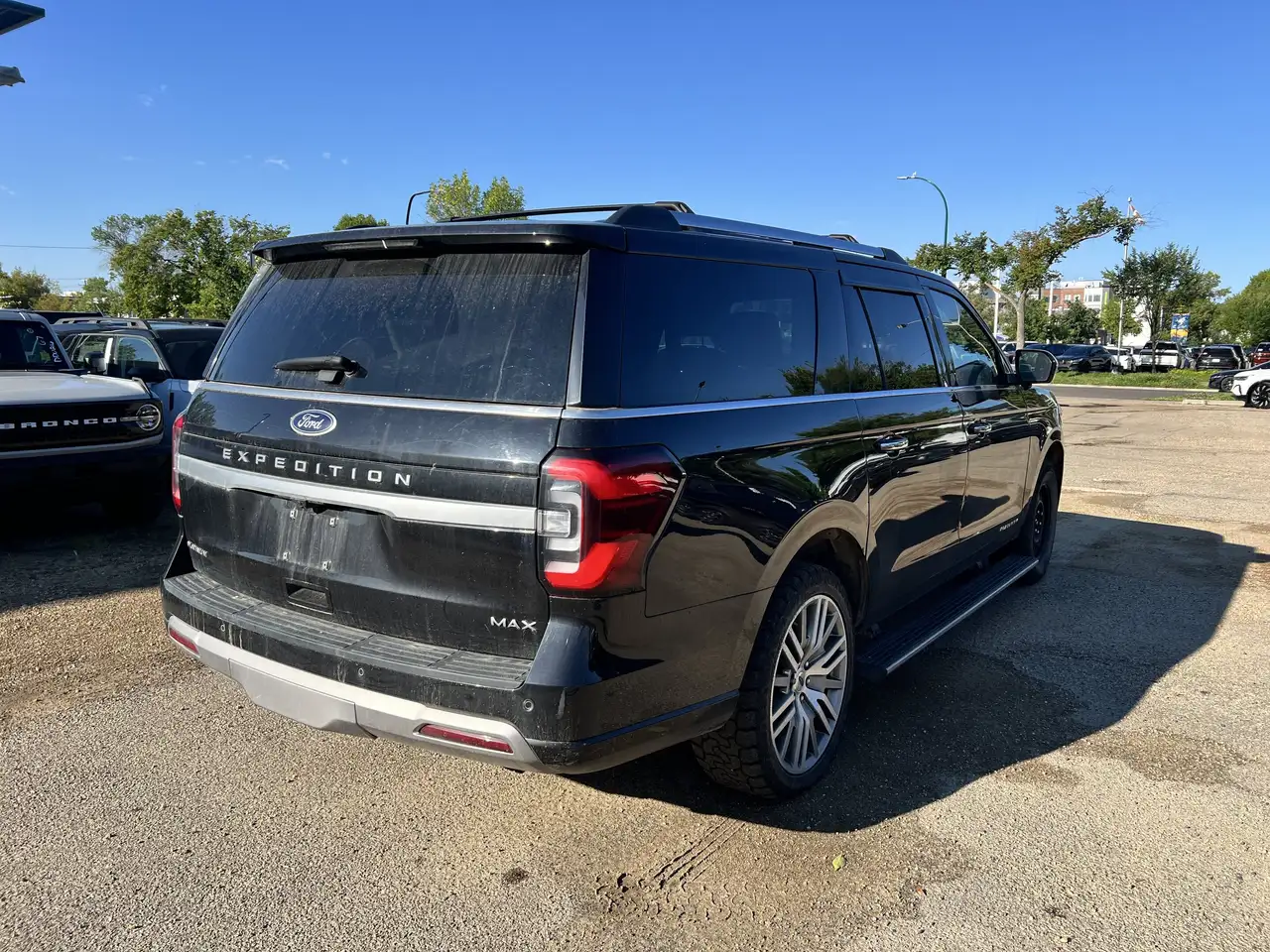 Ford Expedition - Image 8