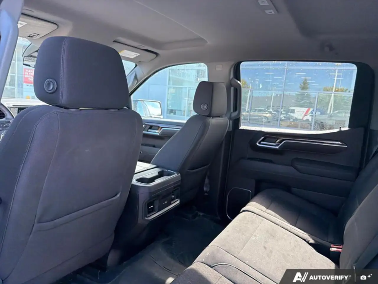 Chevrolet Silverado 1500 - Image 21
